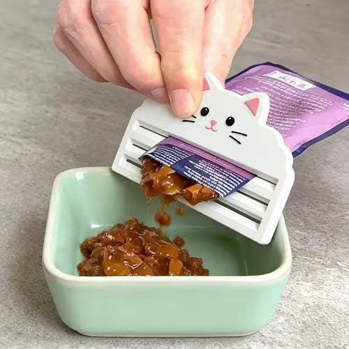 Cat Food Squeezer - Efficiently Squeezes Food from