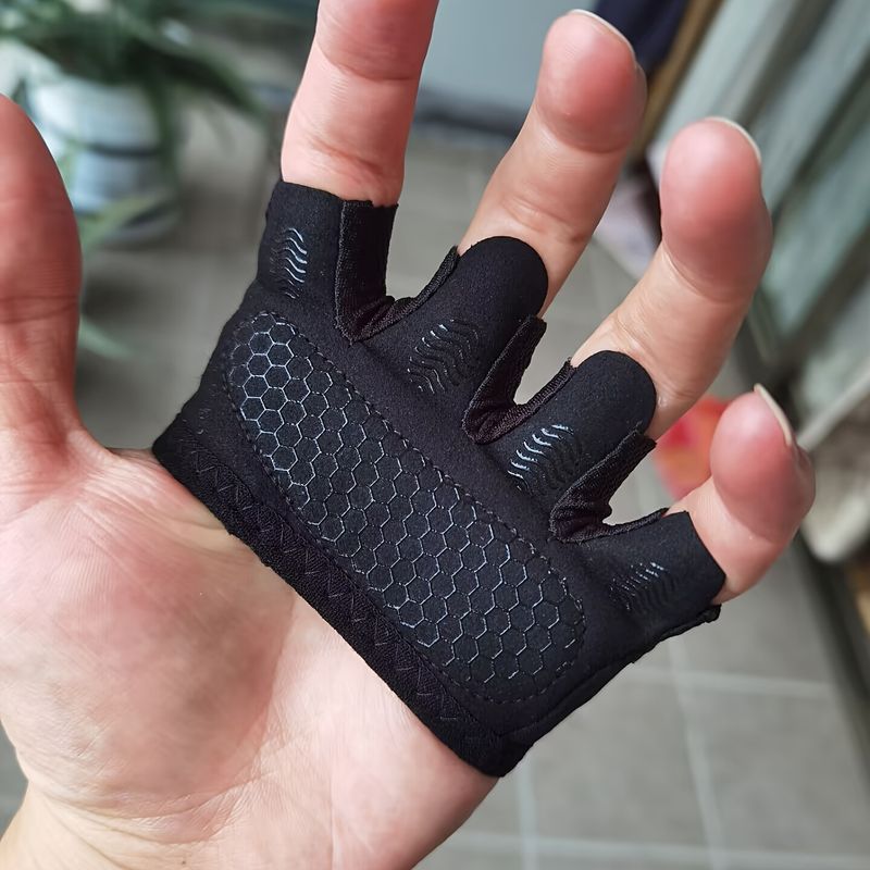 A Pair of Unisex Lightweight Four-Finger Sports