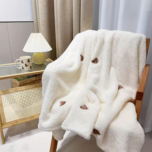 Soft and Comfortable Children's Blanket with Bear